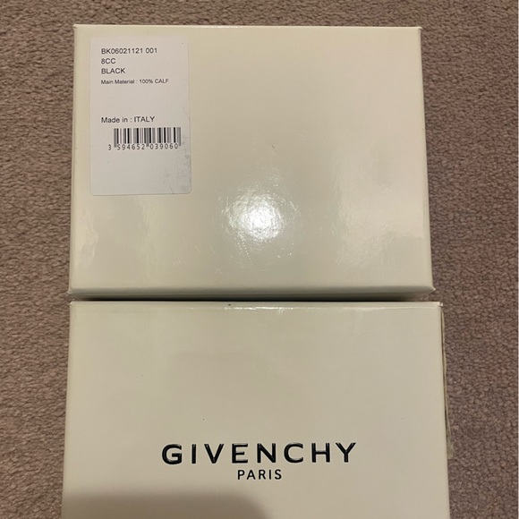 SOLD Givenchy men’s black bifold wallet - Picture 4 of 8